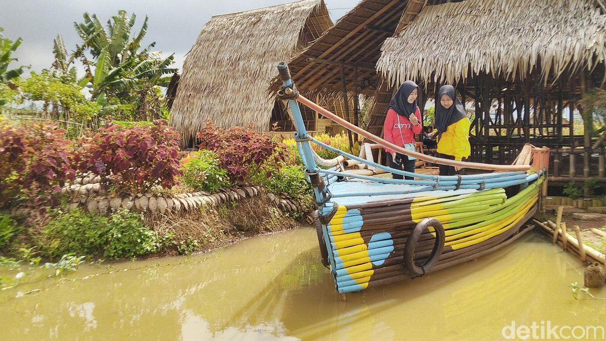 Perahu Keliling Setu